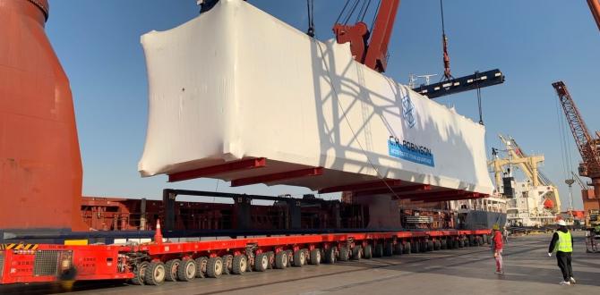 C.H. Robinson Transports 4 Modules to Port by SPMTs