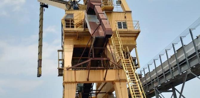Megalift Shifts Two 31m Mechanical Unloaders in Malaysia Industrial Port