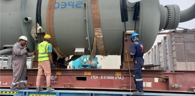 7Seas Handle Transport of Towers for Hydrogenation Project