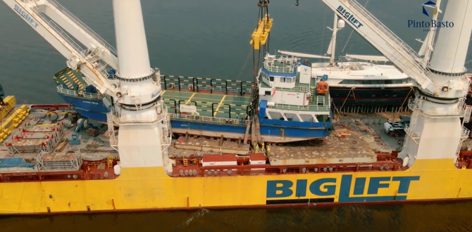 Pinto Basto Deliver Heavy Cargo Boat from Singapore to Angola