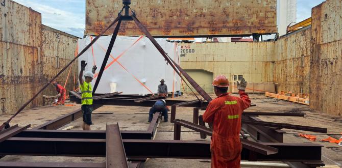 SCACLI Transport Fiberglass Submarine Parts to Canada