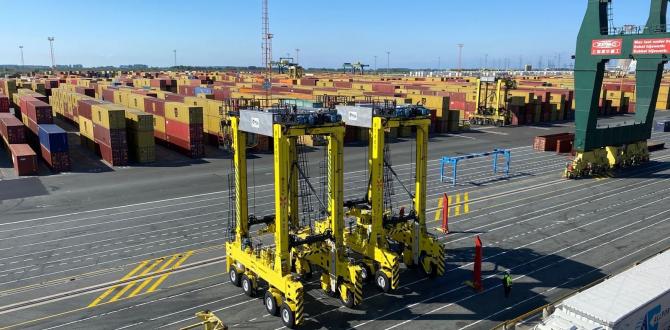 Europe Cargo Discharge Hybrid Straddle Carriers at Antwerp