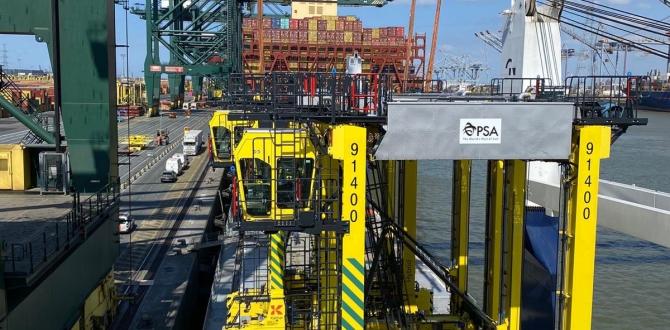 Europe Cargo Discharge Hybrid Straddle Carriers at Antwerp