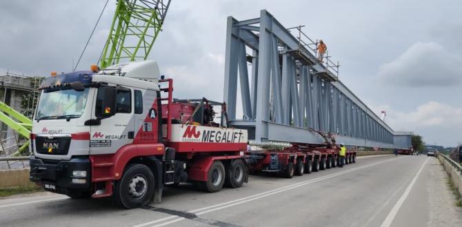 Megalift with Extraordinary Transport of 110m-Long Beam