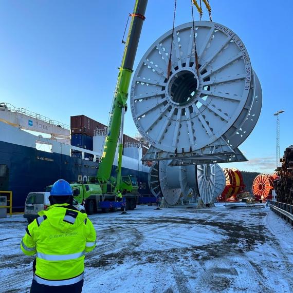Front Shipping Complete Part-Charter of Empty Reels in Norway