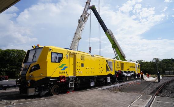 EZ Link & ACS Logistics Cooperate to Handle Rail Vehicles